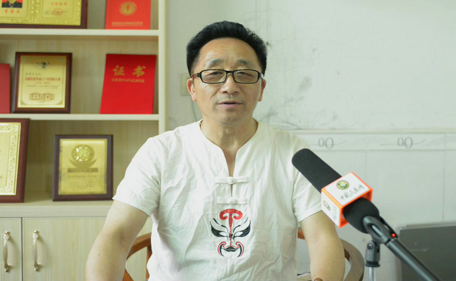 Li Xiaoyu, a rheumatic bone disease expert in the old revolutionary base area along the border of Hu